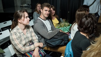 A diákok színészek bemutatott teljesítményjelentési (Anna Galinova rendező) A diákok színészek bemutatott teljesítményjelentési