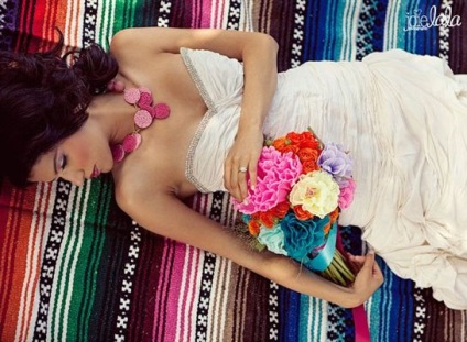 Esküvő a mexikói stílusban, dekorációval, esküvői forgatókönyv Esküvői ruhák és öltönyök