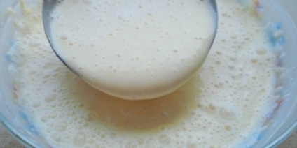 A tészta palacsinta tej egy egyszerű recept lépésről lépésre fotók