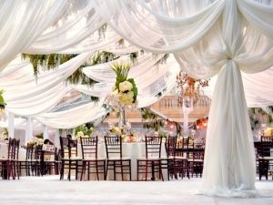 Díszítő esküvői sátrat a saját, a képek példák