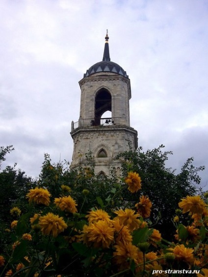 Manor Bykovo Vladimir templom és a főépületben