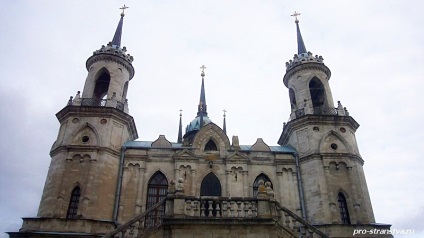 Manor Bykovo Vladimir templom és a főépületben