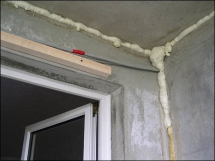 Plafon szigetelése az erkély vagy loggia panel építési anyagok és technológiák