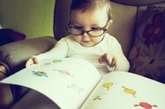 Milyen korban kell kezdeni megtanulni olvasni, mint egy gyerek, és megtanulják, hogy olvassa el a baba egyszerűen és könnyedén
