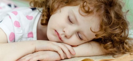 A krónikus fáradtság az oka a gyermek viselkedését lomha