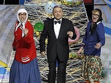 A színfalak mögött - egy görbe tükör (sorozat) A színfalak mögött - egy görbe tükör