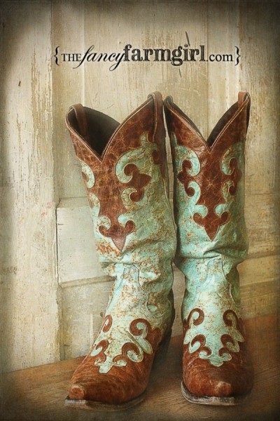 10 módon viselni cowboy csizma, divat cipő