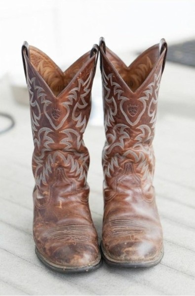 10 módon viselni cowboy csizma, divat cipő