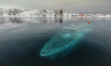 Végtelen tenger - elsüllyedt hajó az Antarktiszon
