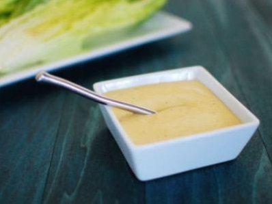 Cézár saláta csirkével klasszikus recept egy egyszerű salátát