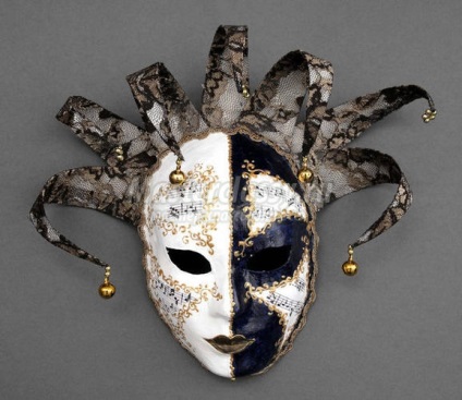 Csinál színházi maszkok készült papírmasé