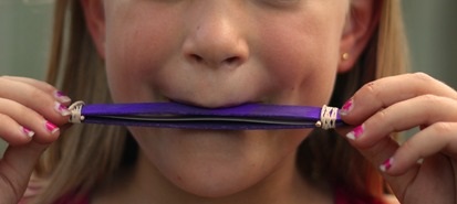 Gyermekek szájharmonika saját kezűleg