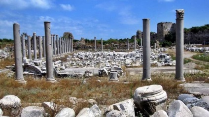 Az ősi város, Side Törökország legizgalmasabb üdülőhelynek