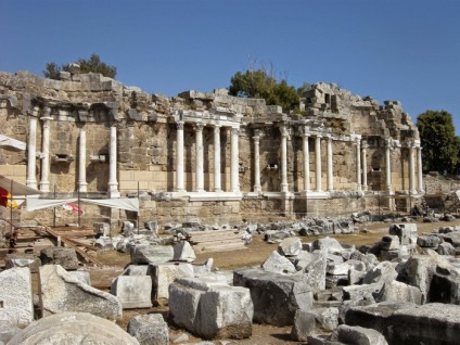 Az ősi város, Side Törökország legizgalmasabb üdülőhelynek