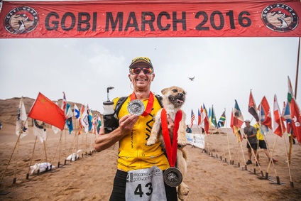 Friends forever Scot talált a kutya, ami futott maratoni vele a Góbi-sivatagban