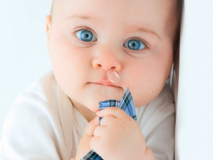 Az anyatej a nátha csecsemők lehetséges csöpög a baba orra