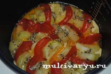 Cukkini sajttal és a paradicsom multivarka, multivarka - könnyen elkészíthető, finom enni!