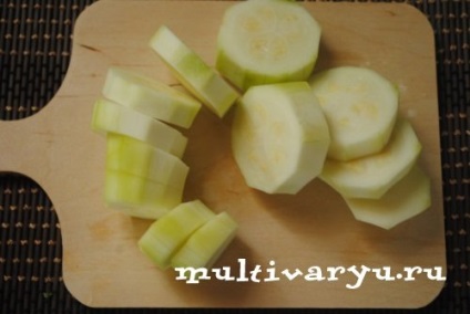 Cukkini sajttal és a paradicsom multivarka, multivarka - könnyen elkészíthető, finom enni!