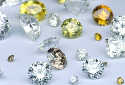 Hogyan válasszuk ki a fülbevaló gyémánttal
