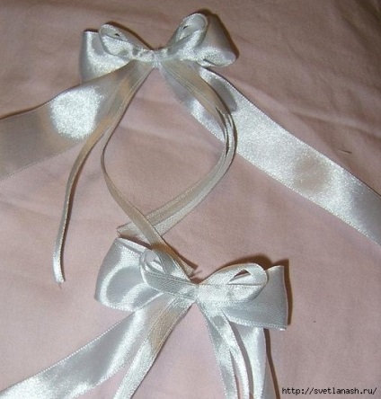 Állítsa esküvői harisnyakötő a menyasszony saját kezűleg