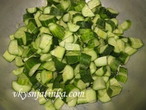 Konzervált saláta uborka - a recept egy fotó