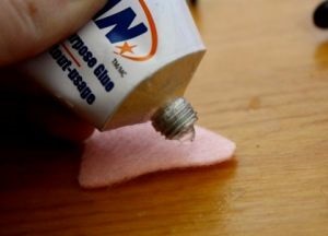 Macska ruha kezével (a macska a kezét) macska ruha saját kezűleg