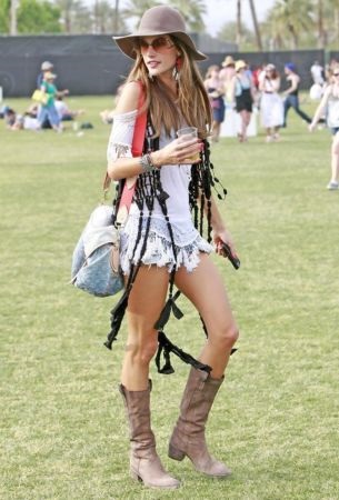 Cowboy csizma - női 60 módon viselni őket (fotók)