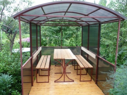Padok a pavilonban a kezét (a pavilonban) Padok a pavilonban a kezüket