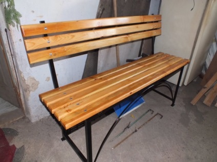 Padok a pavilonban a kezüket (kéz) Padok a pavilonban a kezüket