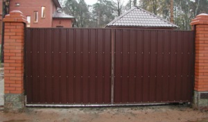 Lambéria Szakmai gate kezük (burkolattal) Lambéria Szakmai gate kezük
