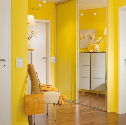 Áttekintés a sárga tapéta belső képet sárga falakkal, kombinálva fekete, szürke, fehér, zöld