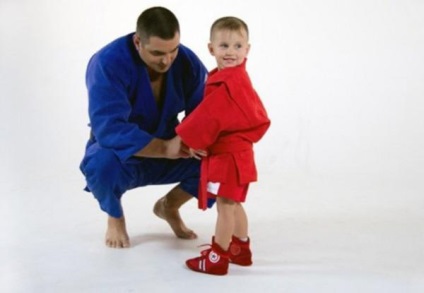 Одяг для самбо для дітей спортивні борцовки, шорти і взуття