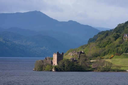 Loch Ness és a Loch Ness-i szörny, részlet