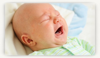 Чому уві сні новонароджений закочує очі і коли турбуватися