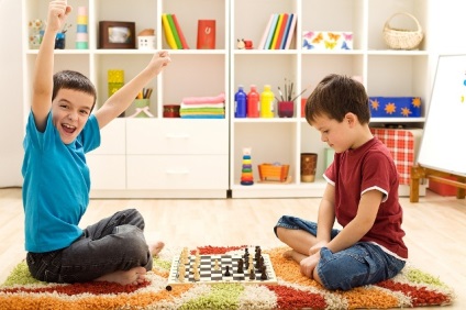 Az előnyök a sakk játékok gyerekeknek -, így a gyermek sakk, Josephine
