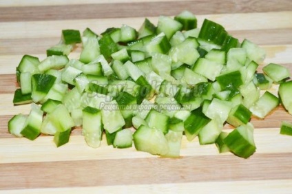 Kínai kel saláta kukorica, sajt és uborka