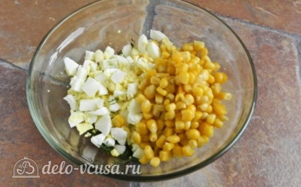 Saláta garnéla, kukorica és tojás recept egy fotó - egy lépésről lépésre főzés