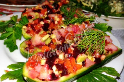 Saláta uborka-csónakok - a recept egy fotó