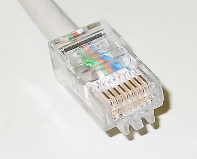 Egy hálózati kábel nincs bedugva