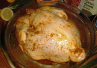 Juicy csirkét a sütőbe a pác - a recept egy fotó