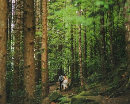 Esküvői fotózást az erdőben