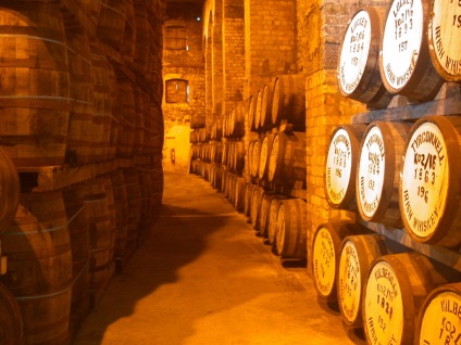 A legjobb útmutató, whisky vat69 és a fehér ló (whisky) A legjobb útmutató, whisky vat69 és a fehér ló