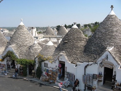 Trulli Alberobello Olaszországban, mint figyelemre méltó, és hogyan juthatunk el oda (Olaszország) Trulli Alberobello Olaszországban, mint figyelemre méltó, és hogyan lehet elérni