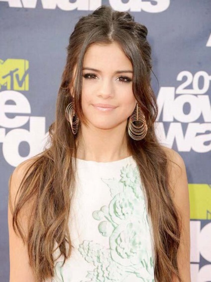 Ismerje meg a csillagok felső 9 luxus és gyönyörű frizura énekesnő Selena Gomez