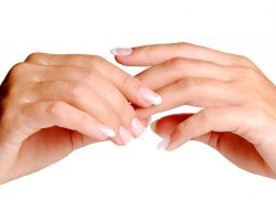 köröm zúzódás kezét -, hogy mit kell csinálni (a kár) Nail zúzódás kezét -, hogy mit kell csinálni
