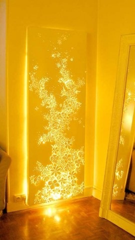 A csodálatos panelek világítással készült saját kezűleg egy nagy lakberendezési