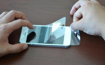 Biztonsági üveg vagy fólia - amely jobban védi a telefon képernyőjén (üveg) Biztonsági üveg vagy fólia - ez jobb, hogy megvédje a telefon képernyőjén