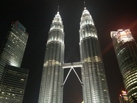 Petronas Twin Towers - egy leírást, hogyan lehet a menetrend a munka és a költségek a látogatás, a torony éjszaka