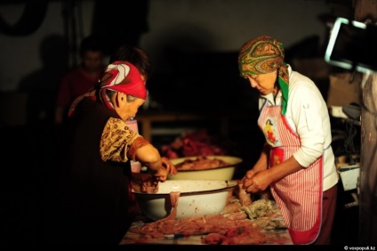 Hogyan hentes egy ló, szakácsok - Chef Kazahsztán (ló) Hogyan hentes egy ló, főz - Chef Kazahsztán