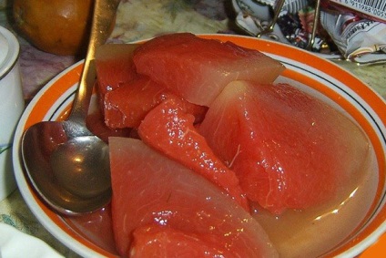 Hogyan savanyú görögdinnye télen a bankok - előkészíti receptek különböző fűszerek, videó